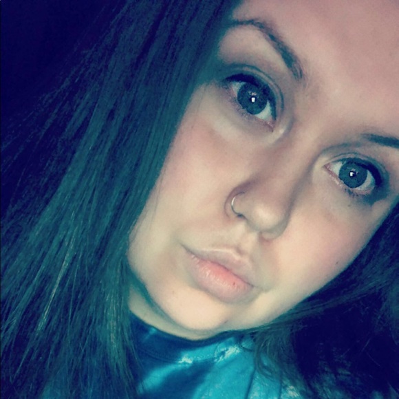 Meet your Posher, Emily - Picture 1 of 1